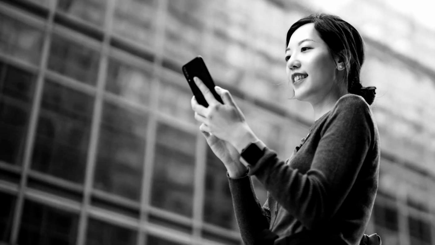 Teilnehmer bereitet sich auf Online-Seminar vor